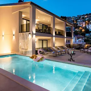  Appartamento Nina - With Pool Near The Sea